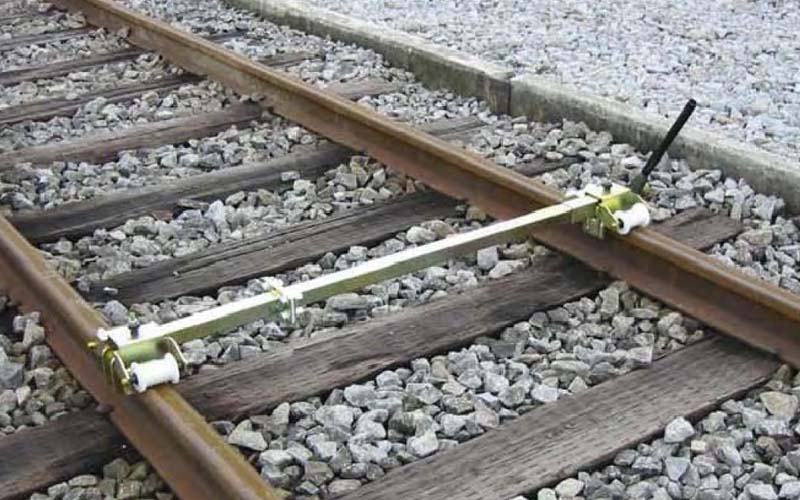 軌間整正器　ネジ式