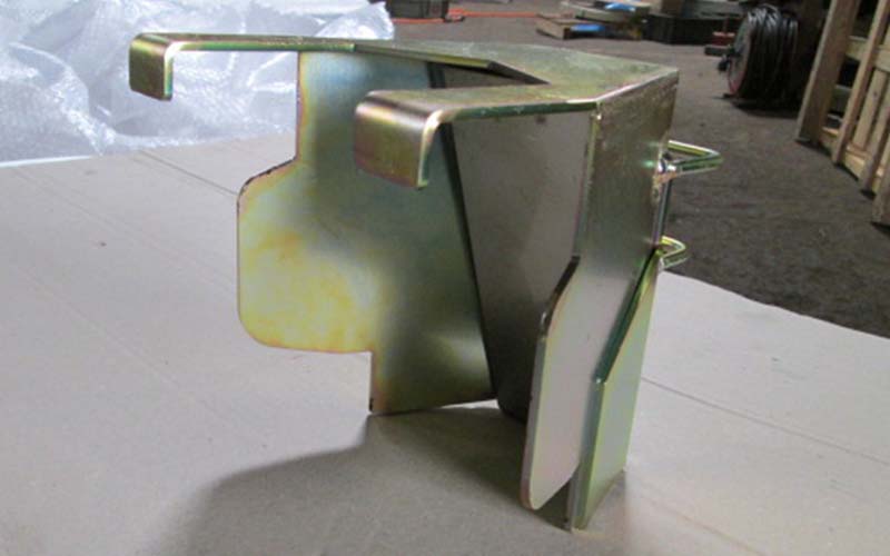 レール溶断用火花防止金具